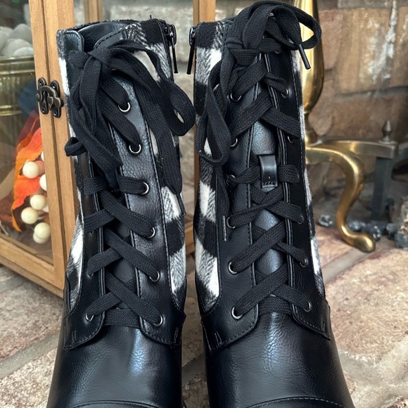 Brand New BCBGeneration Pilas Heeled Lace Up Bootie Black & Ivory Plaid Flannel - Picture 10 of 16